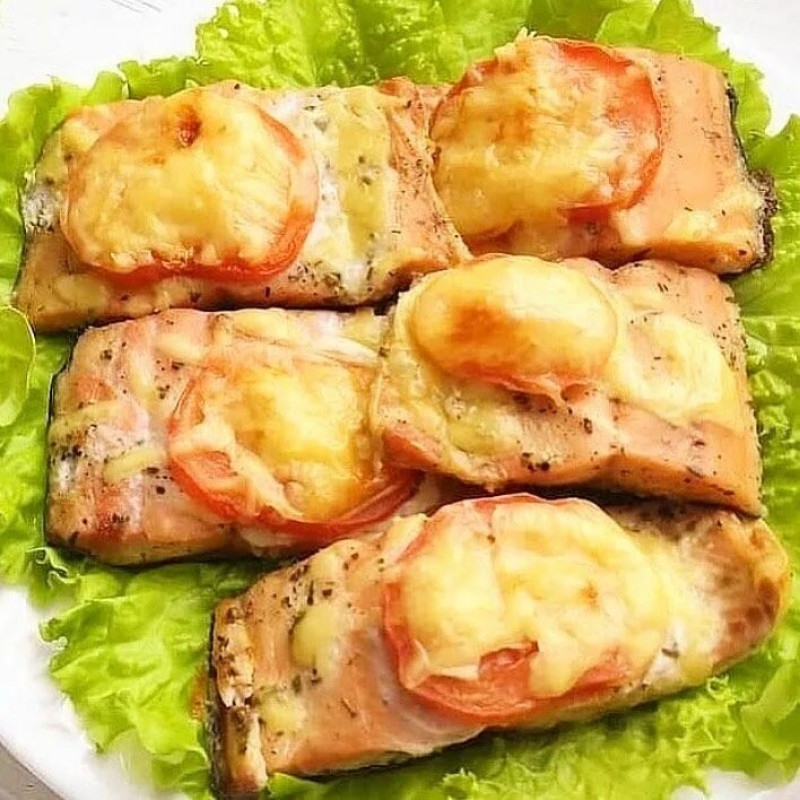 Как приготовить горбушу в духовке сочной и мягкой. Горбуша филе. Филе горбуши в духовке в фольге. Горбуша рыба филе. Рецепт филе горбуши запеченной в духовке.