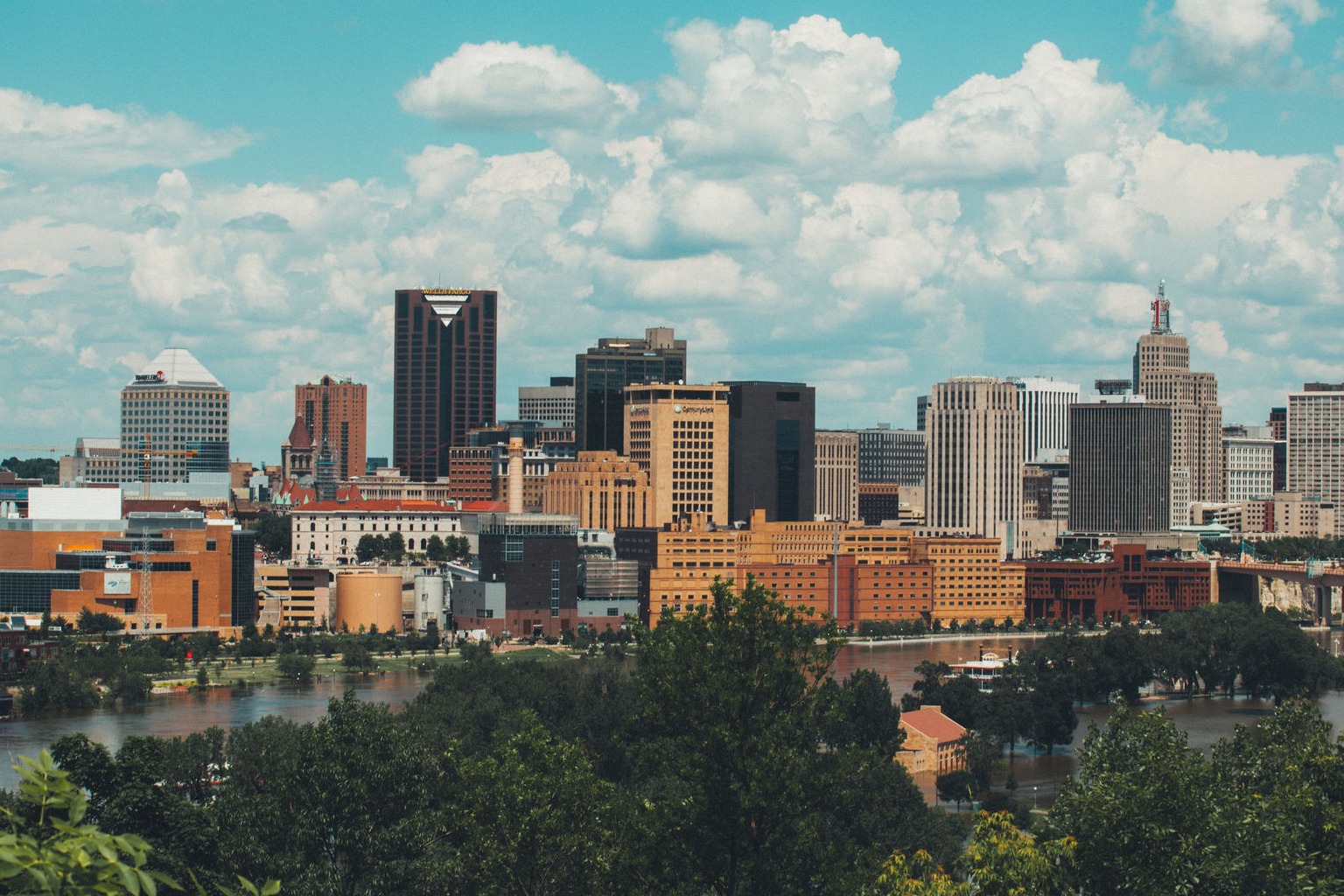 Работа для белорусов в Европе и России: свежие вакансии